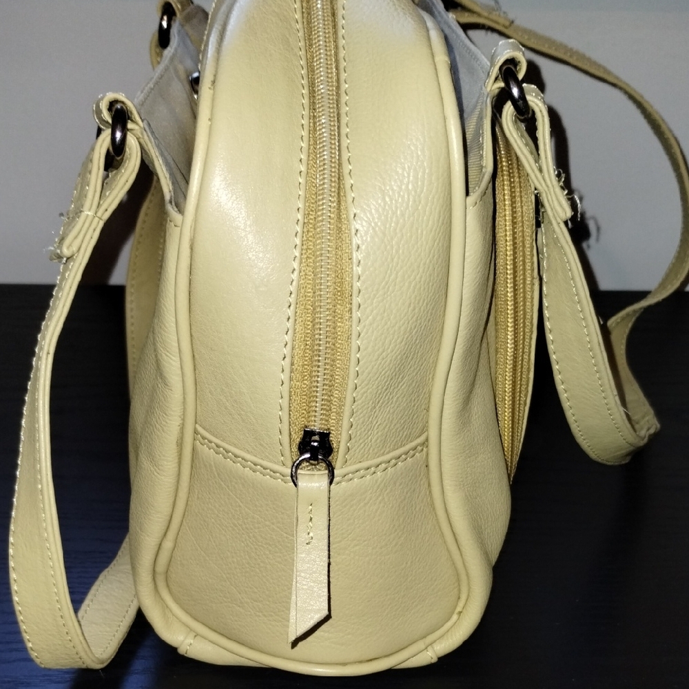 Chic Beige Leather Shoulder Bag - Picture 12 of 16